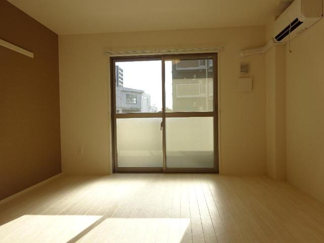 ユニヴァリィ　ルークス302号室 洋室