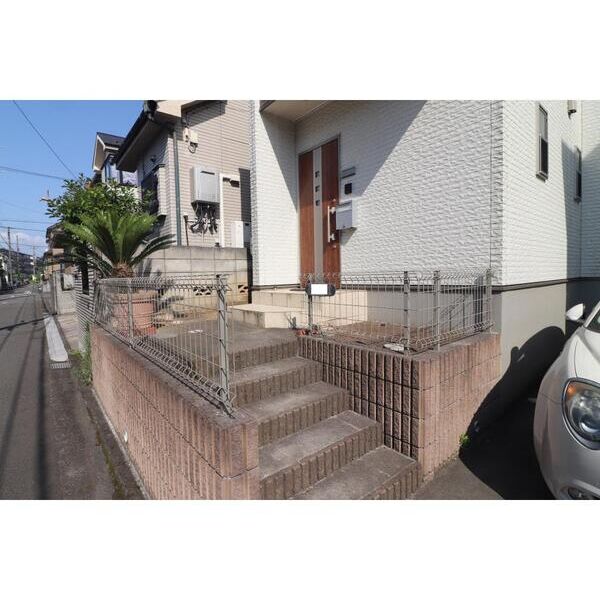 長津田1丁目戸建貸家B棟 エントランス