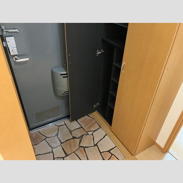 ルミエールC 玄関