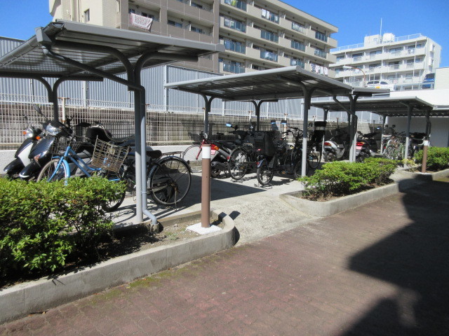 グリーンアベニュー0104号室 駐輪場　※実際の使用状況とは異なります(現況優先)