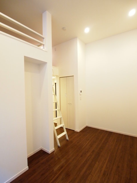 ｐａｚ　ｄｅｌ　ａｌｍａ　三山 リビング