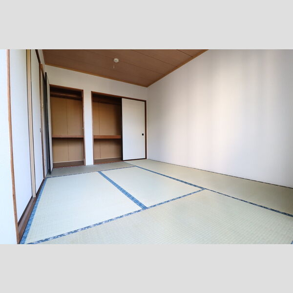 ファーストヴューラ　六番館102号室 和室