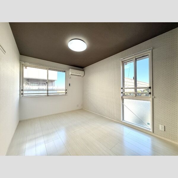 Pixie hollow　A棟205号室 東側洋室