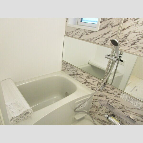 D-assemble105号室 追い焚き給湯機能付き浴室(小窓付)