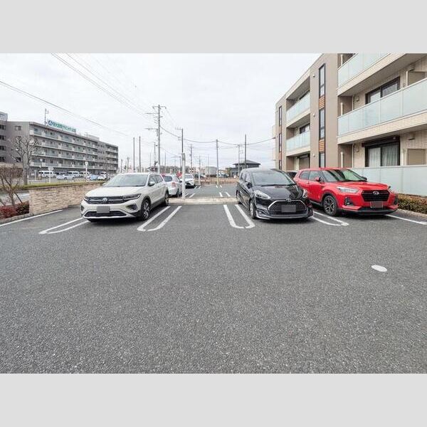 シャルマン102号室 駐車場