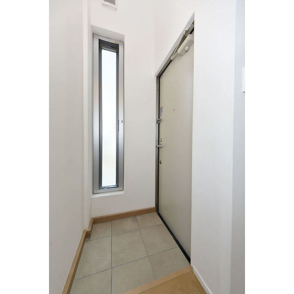 サリースマイル参番館0102号室 玄関