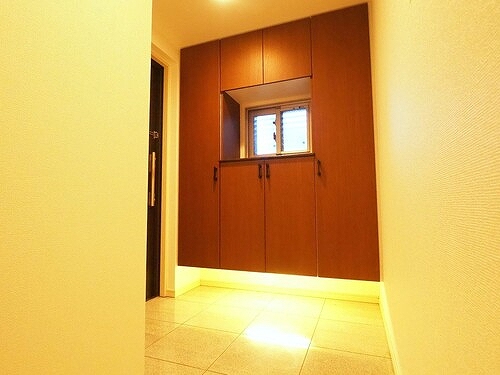 ライオンズ多摩センター　翠彩の杜 収納豊富なシューズボックス