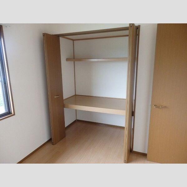 ハイツベルヴュー 収納