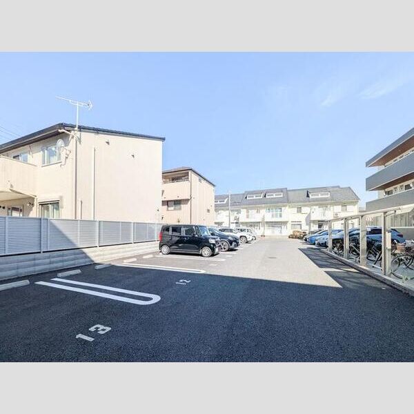 Resilience　A 駐車場