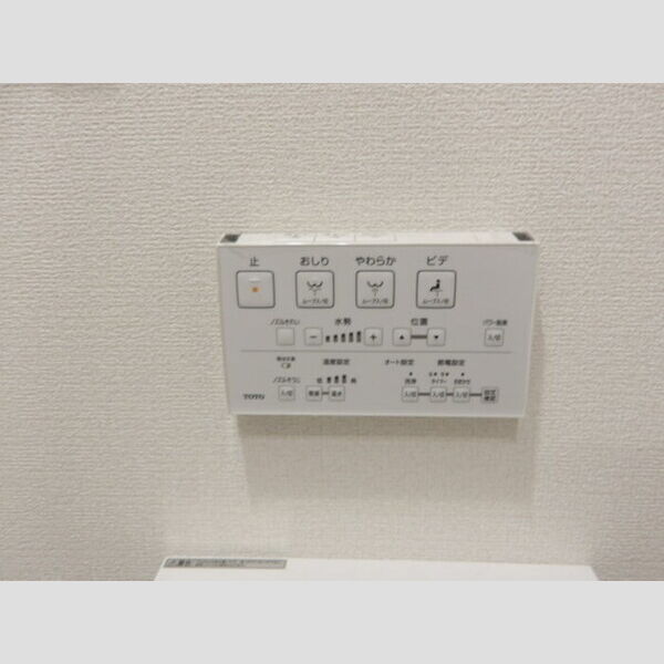 アップルベリーフィールズ101号室 温水洗浄便座操作パネル