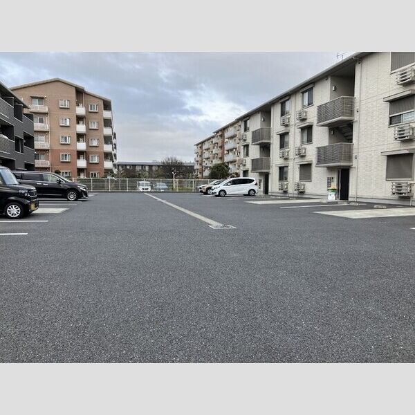 Pixie hollow　A棟205号室 駐車場