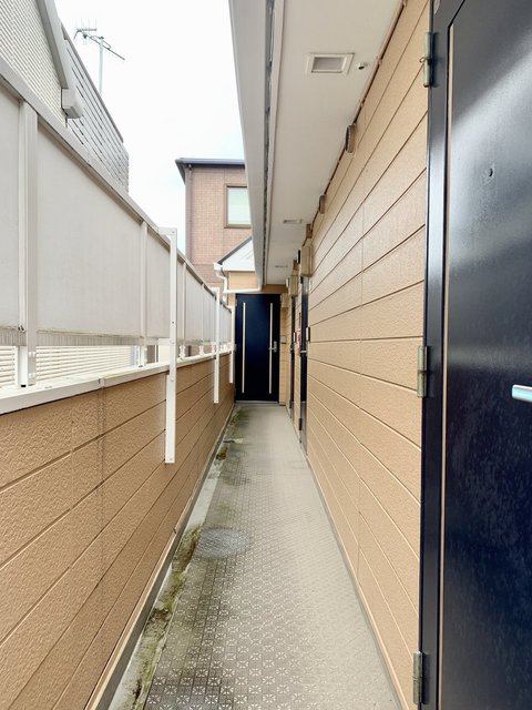 ＴＡＰ平塚0201号室 共用廊下