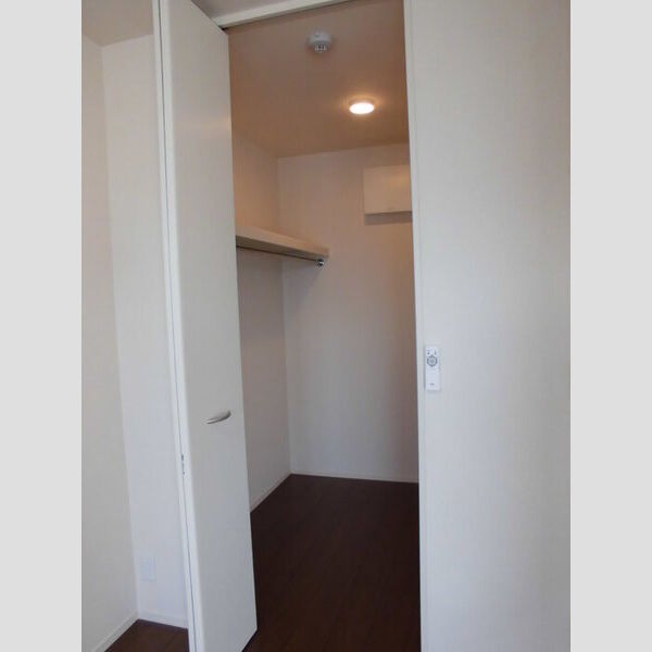 メルヴェーユ三郷中央　B302号室 ウォークインクローゼット