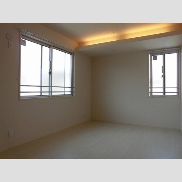 サクラハイツ201号室 ♪洋室7.6帖♪