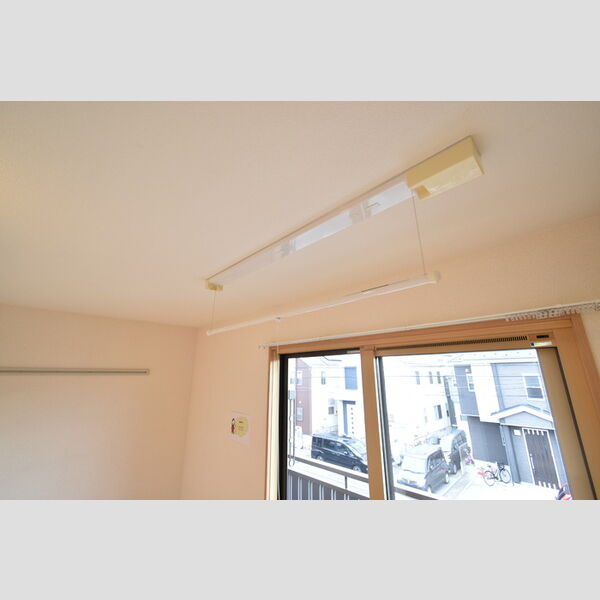 ファミール多摩平206号室 室内物干し