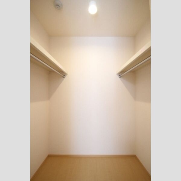 ホジョウレジデンス203号室 ウォークインクローゼット