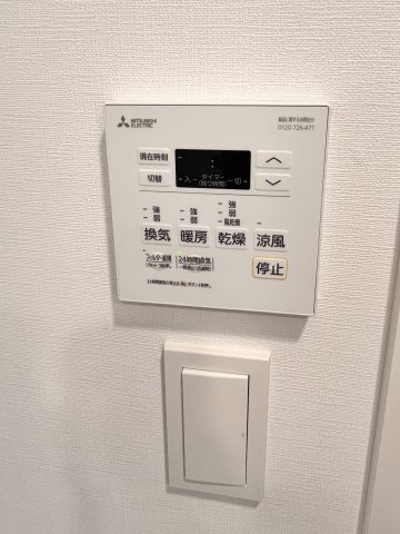 びゅうリエット横浜東神奈川410号室 浴室乾燥機パネル　※別号室の参考写真です(現況優先・仕様違いの場合あり)