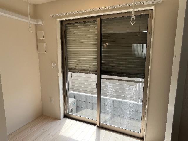 ラーバンコート大宮土屋102号室 窓シャッター