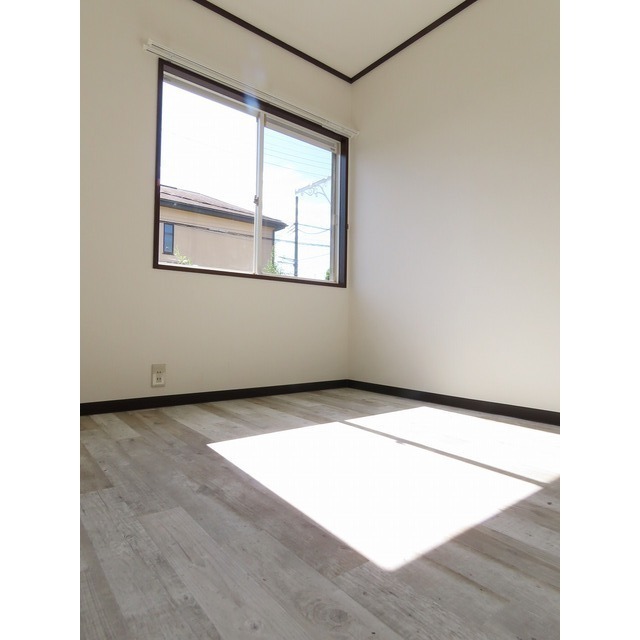 リヴェールシモネＢ 南側洋室２