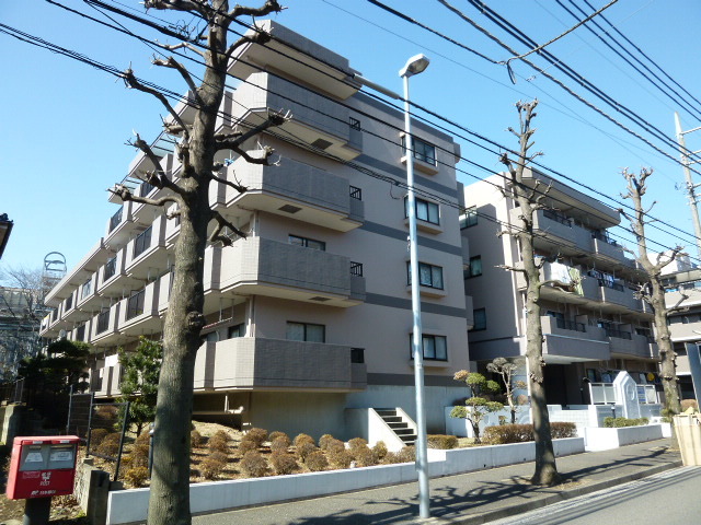 ファミール鷺沼 オシャレな外観です☆