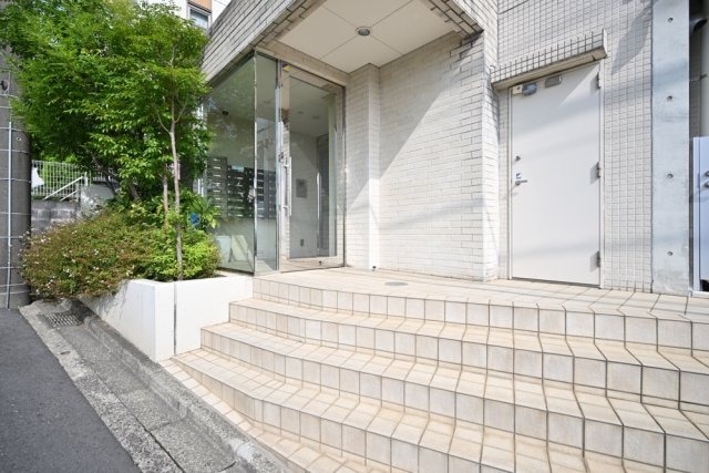 ラ・シード横浜藤が丘3階 エントランス