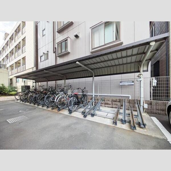 ル・シャトー・オンジェム602号室 駐輪場