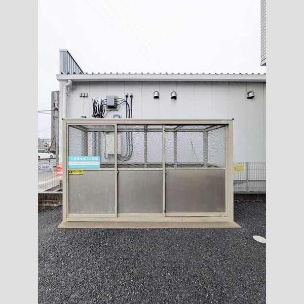 Sweet Home Land三郷　(住居部分) ゴミ置き場