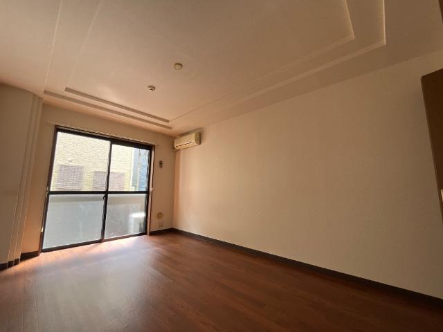 ロズウェルシブヤ102号室 洋室