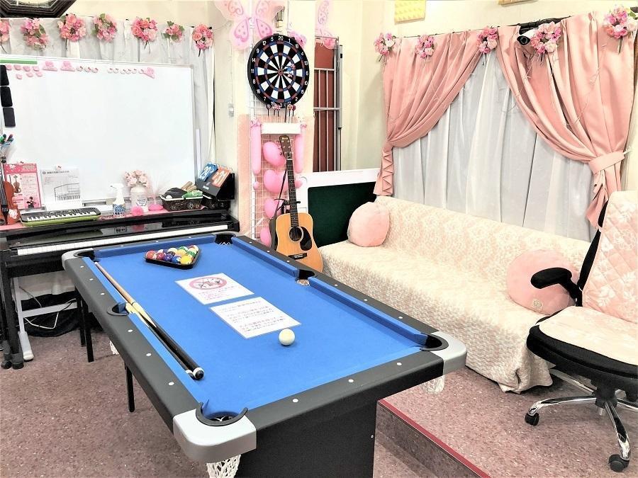 ミラクルイン横浜203号室 "壁ドン”も気にしない、タワマンにも滅多にない貸切ラウンジ