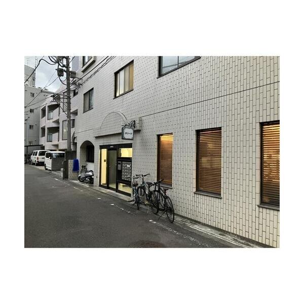 ロリーファイブ201号室 エントランス