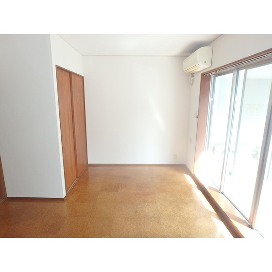 ガーデンヒルズ001号室 リビング