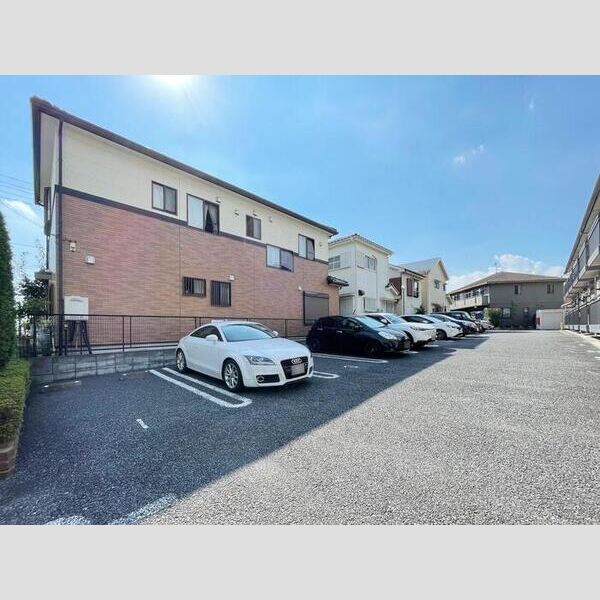 リビングタウン三橋108号室 駐車場