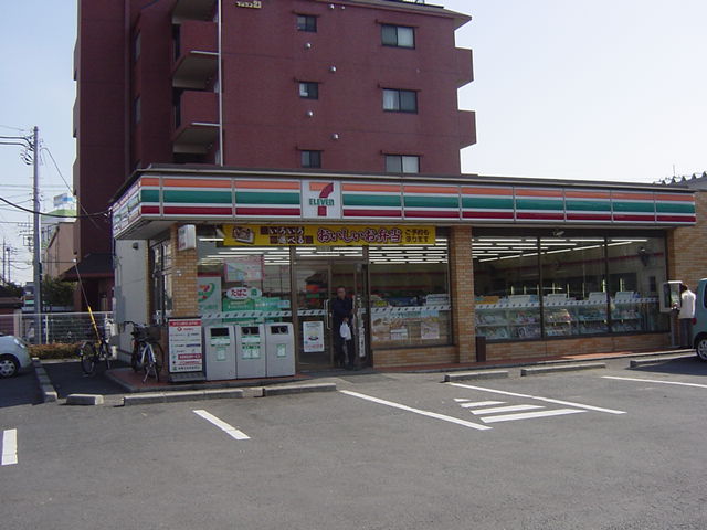 オーゲンブリック コンビニまで300ｍ