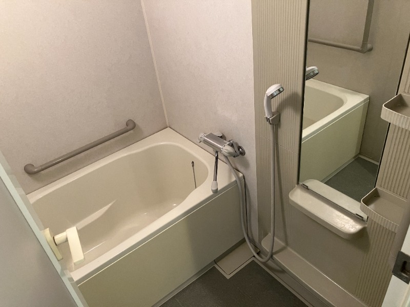 プリオール・オオフチ3階 バス