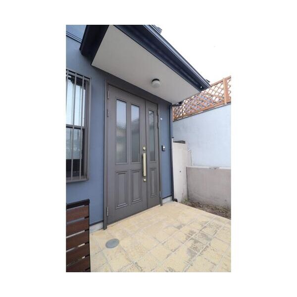 三ッ沢南町貸家 エントランス