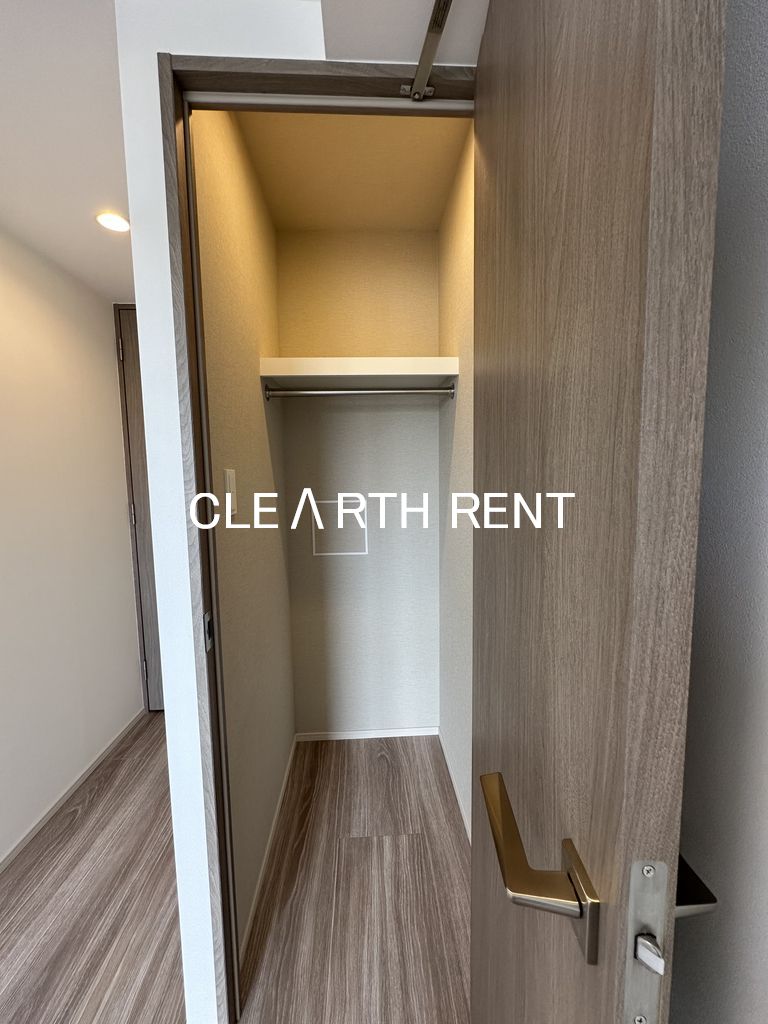 コンシェリア東京 ＜ＨＩＧＡＳＨＩＪＵＪＯ ＲＥＳＩＤＥＮＣＥ15階 ハンガーパイプを備えたクローゼット