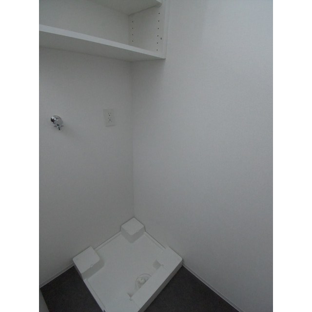 プライムガーデン若木0506号室 室内洗濯機置場。105号室利用。実際には