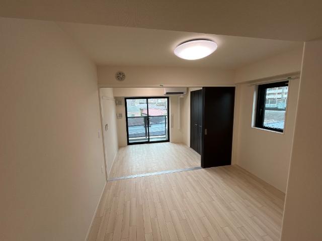 ピーニャ市川402号室 洋室