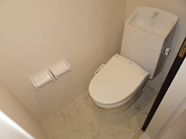 エルシオン富岡101号室 シャワー付トイレ