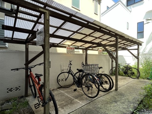 スカイコート世田谷3階 駐輪場