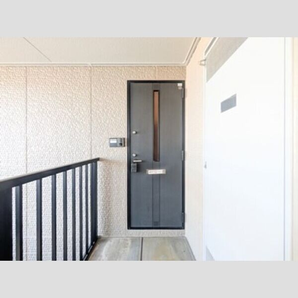 ロイヤルハウス　A302号室 玄関