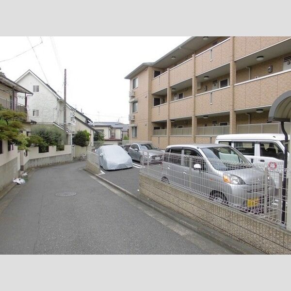 メゾンアリア 駐車場