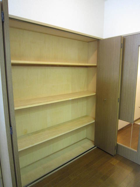 リヴェール湘南0301号室 収納
