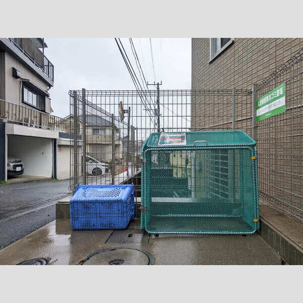 ウィット東生田 ゴミストッカー