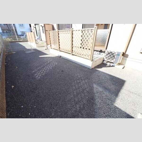 パークス中野台102号室 専用庭