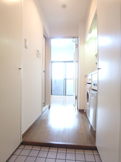 パレ・ドールアイディ大森 採光のとれた明るい玄関！