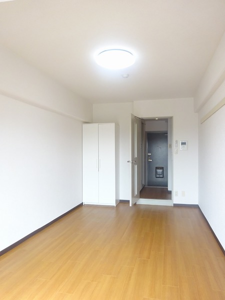 モンテベルデ横浜中央907号室 リビング