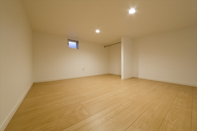 ルーチェ2階 ロフト付き　ハンガースペース