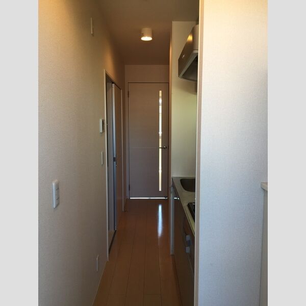 シェドゥーヴル 玄関ホール～キッチン