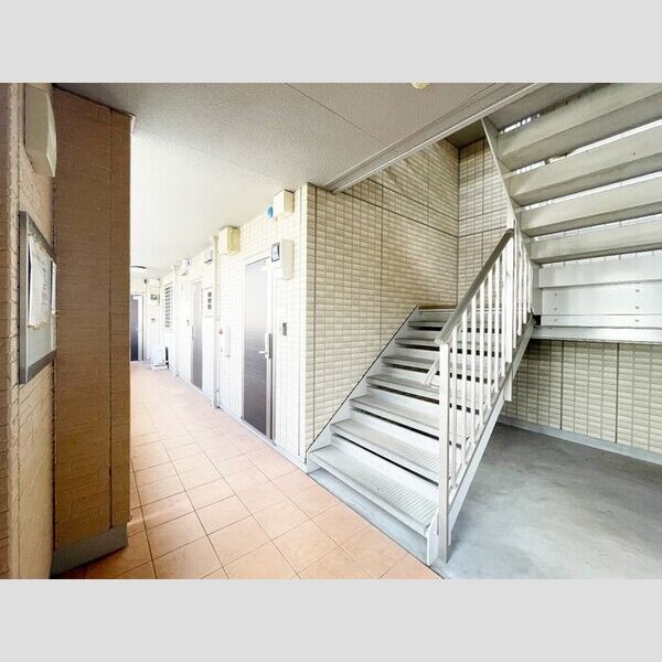 Sejour BoW(セジュール　ボウ)301号室 エントランス